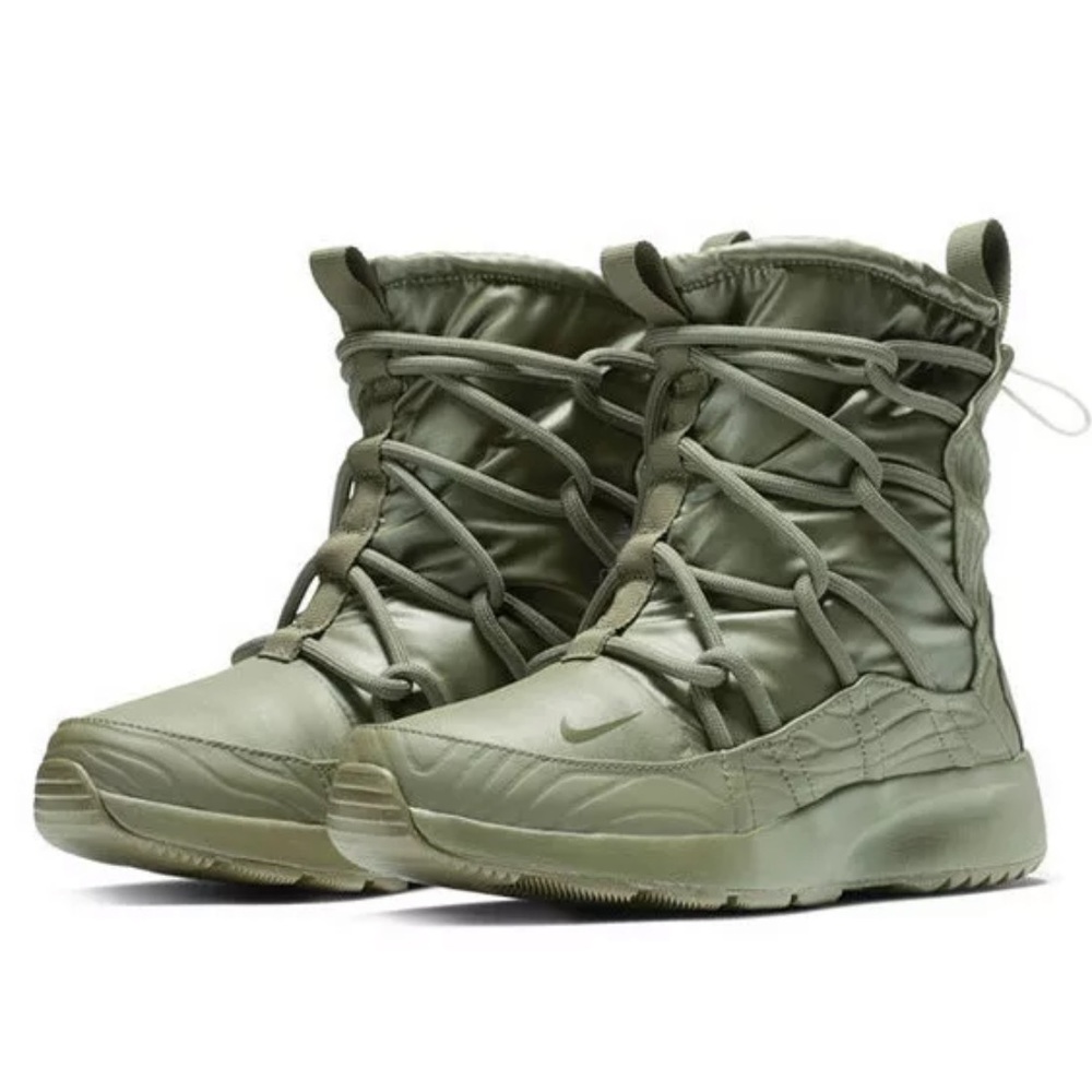 Nike's Tanjun High Rise Womens Boots size 7